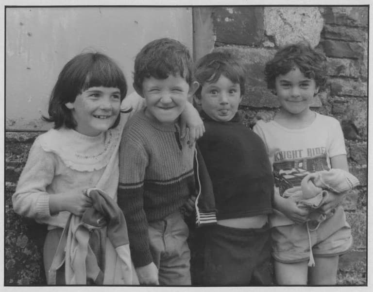 Man reunites Irish children with the photograph he took of them 34 years ago