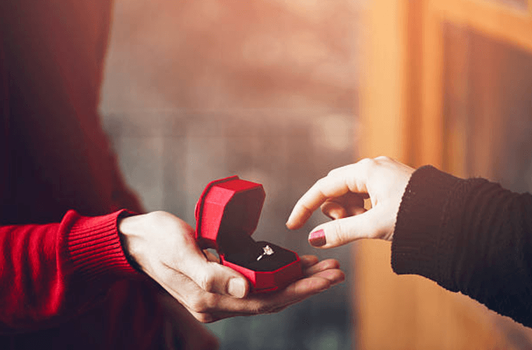Bride-to-be sells house to pay for ‘perfect’ engagement ring Bride-to-be sells house to pay for ‘perfect’ engagement ring