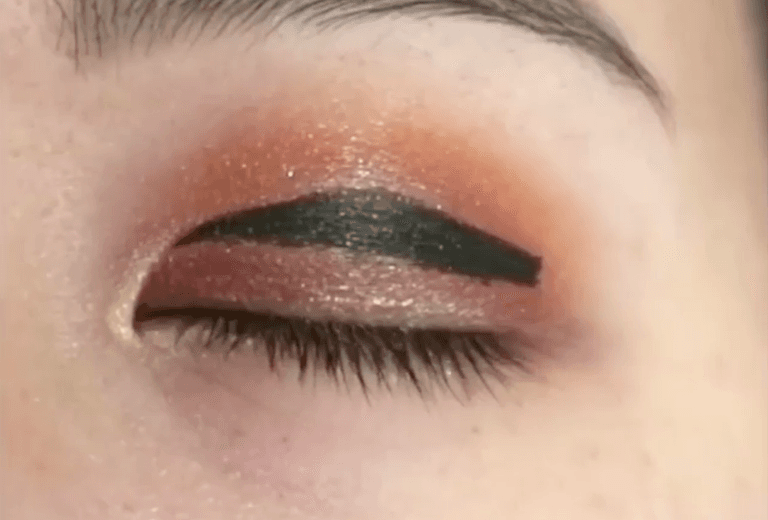 Floating eyeliner is the PERFECT hack to try if you have hooded eyelids