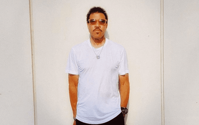 Lionel Richie has announced a huge outdoor concert in Ireland next year