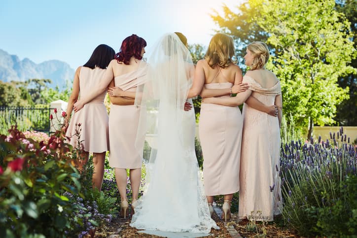 Bride asks bridesmaid to dye her hair for the wedding to avoid clashing with the “colour scheme” Bride asks bridesmaid to dye her hair for the wedding to avoid clashing with the “colour scheme”