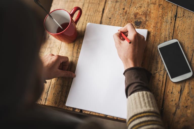 Husband creates beautiful note to help wife through postpartum depression