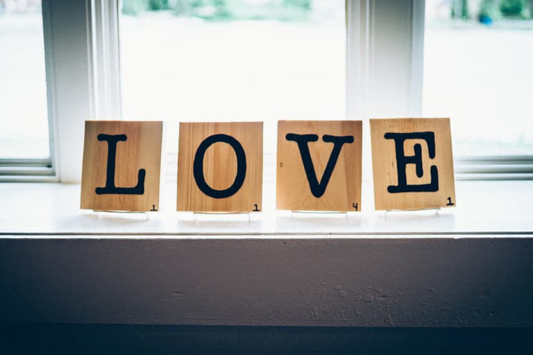 If you have word art in your home, you’re tacky, according to this…