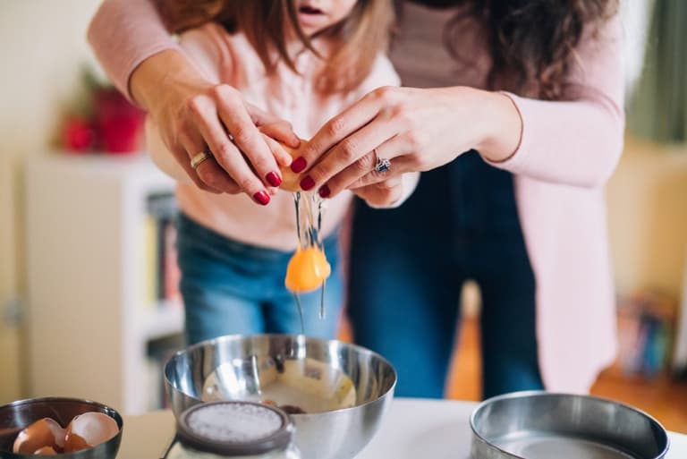Mum lets one-year-old cook eggs on the stove – what age is too young? Mum lets one-year-old cook eggs on the stove – what age is too young?