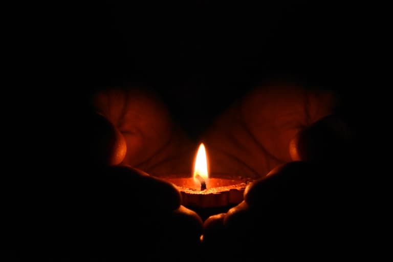 Féileacáin shares 4 pieces of advice for those dealing with pregnancy & child loss