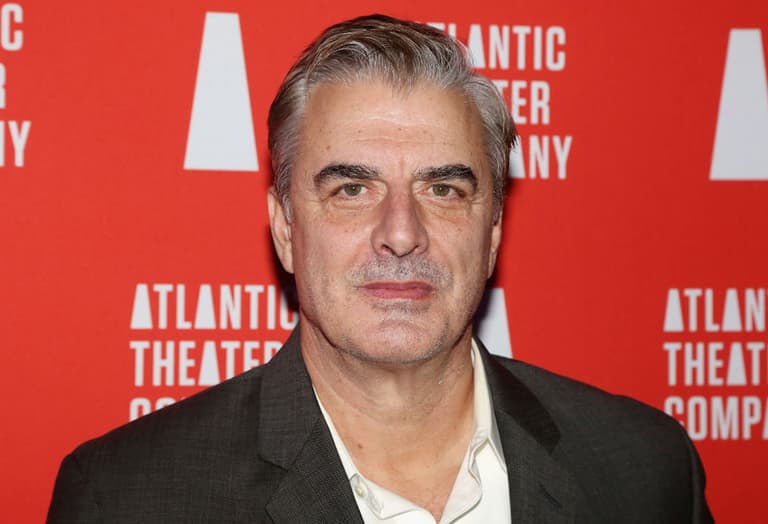 Law and Order star accuses Chris Noth of being sexual predator Law and Order star accuses Chris Noth of being sexual predator