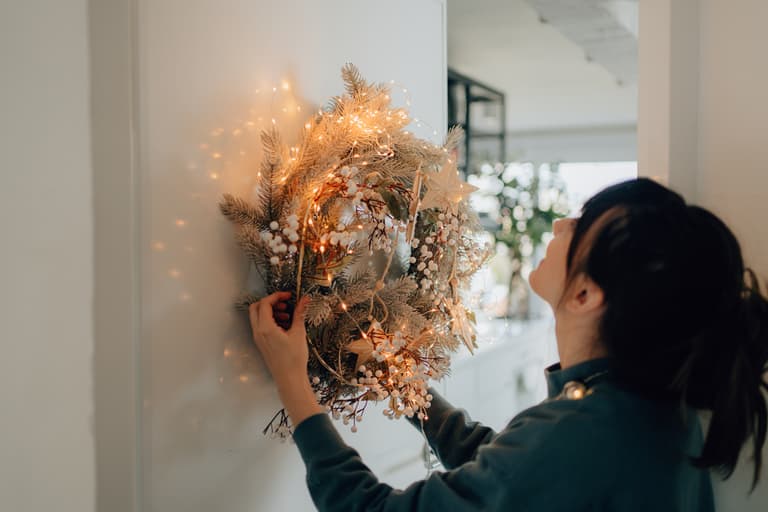 People who put their Christmas decor up earlier are happier, science claims People who put their Christmas decor up earlier are happier, science claims