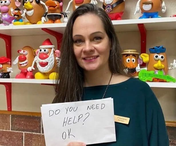 Waitress saves child after noticing something was wrong Waitress saves child after noticing something was wrong