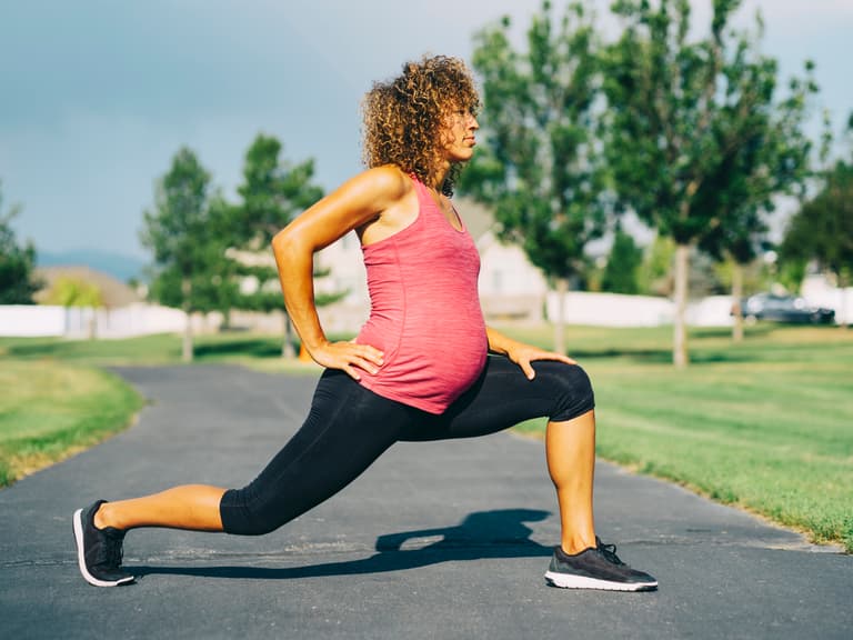 Pregnant woman ignores critics by running a mile days before her due date Pregnant woman ignores critics by running a mile days before her due date