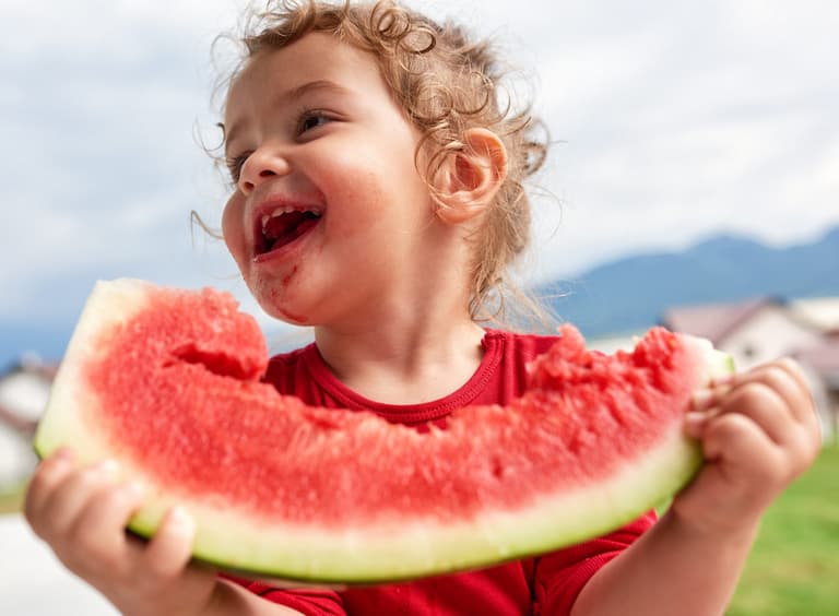 Mum issues warning to parents after letting child eat outdoors