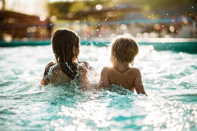 Mum questions the appropriate age to allow your children to swim alone Mum questions the appropriate age to allow your children to swim alone
