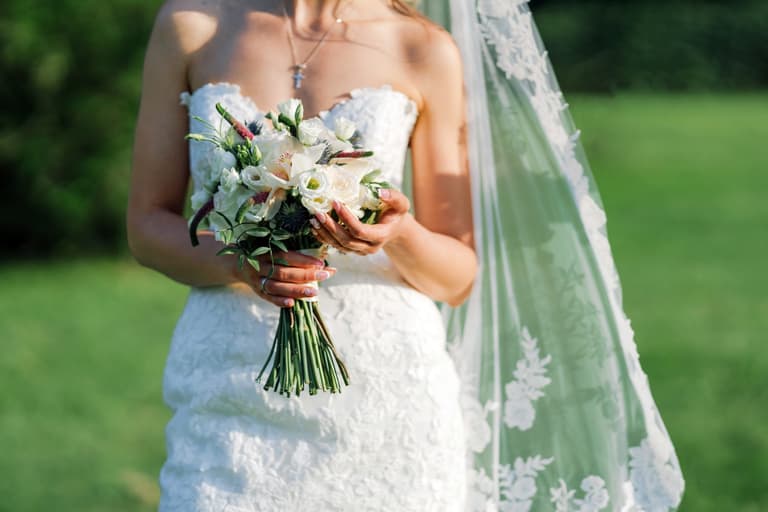 Bride has incredible reaction after toddler wipes her face on her wedding dress Bride has incredible reaction after toddler wipes her face on her wedding dress