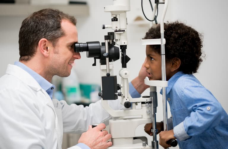 Five signs that indicate your child may need glasses Five signs that indicate your child may need glasses