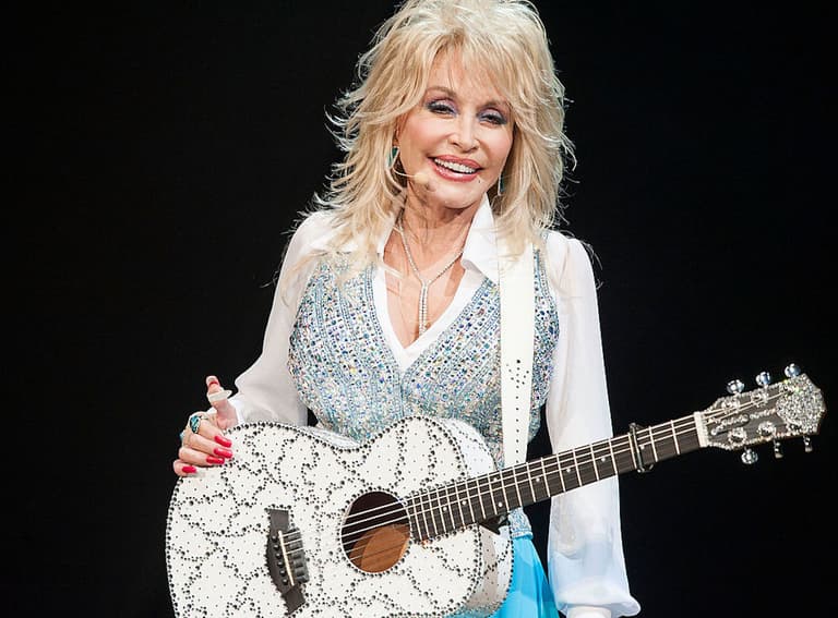 Dolly Parton has special moment with Irish mum on Liveline Dolly Parton has special moment with Irish mum on Liveline
