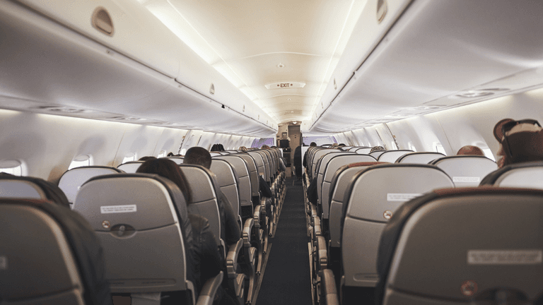 ‘Am I wrong for not giving up my airplane seat to a pregnant woman?’ ‘Am I wrong for not giving up my airplane seat to a pregnant woman?’