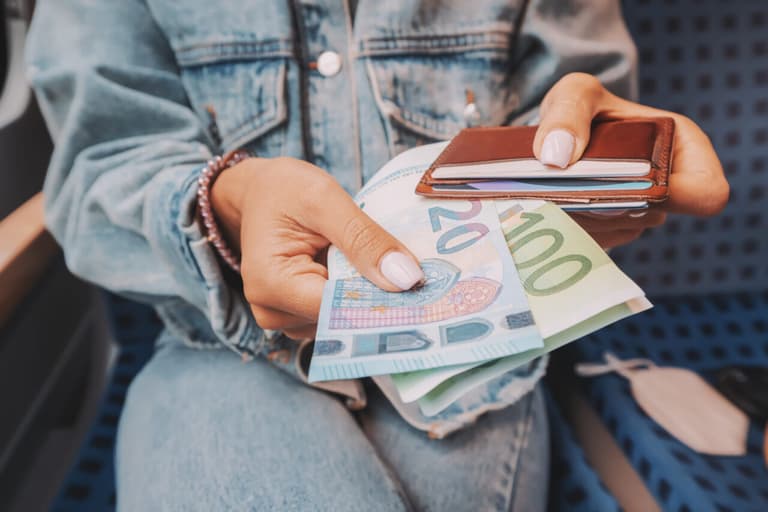Social welfare: Payment date change for Child Benefit recipients over Easter weekend Social welfare: Payment date change for Child Benefit recipients over Easter weekend