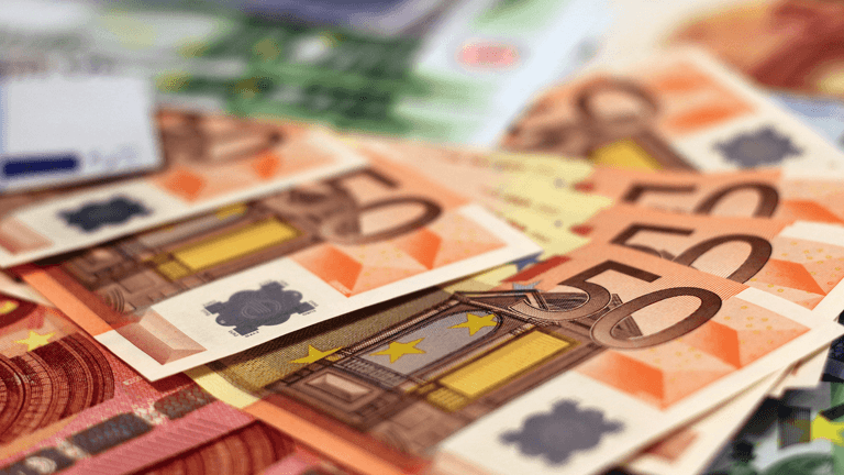 Social welfare recipients warned over June bank holiday payment date changes Social welfare recipients warned over June bank holiday payment date changes