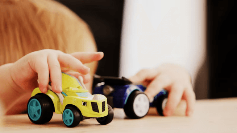 How to keep your toddler busy on a plane How to keep your toddler busy on a plane