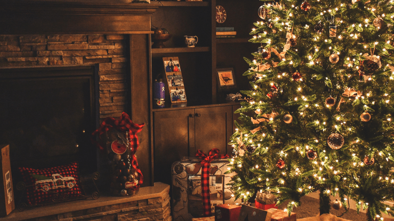 Woman reveals incredible Christmas hack that will save you money