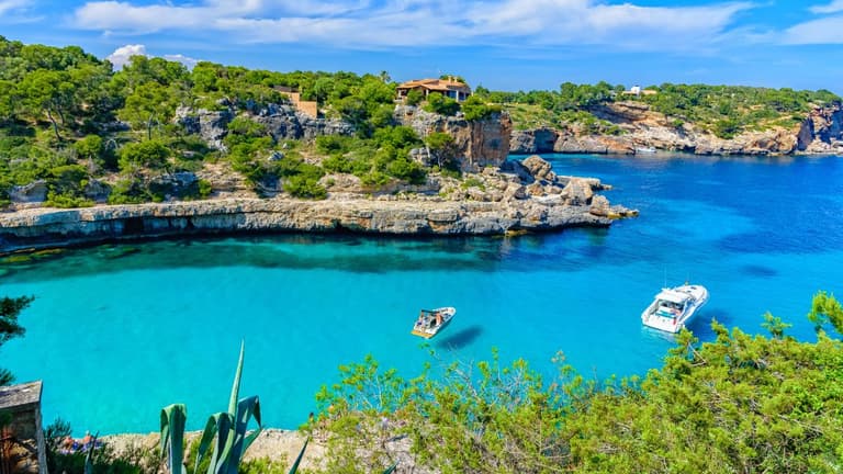 Warning issued for Irish travellers as Easter strikes hit holiday hotspots