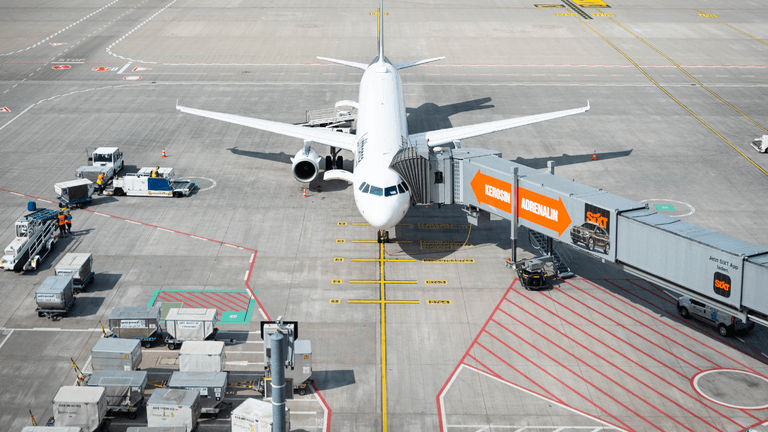 Major European airport cancels all flights with 60,000 passengers affected