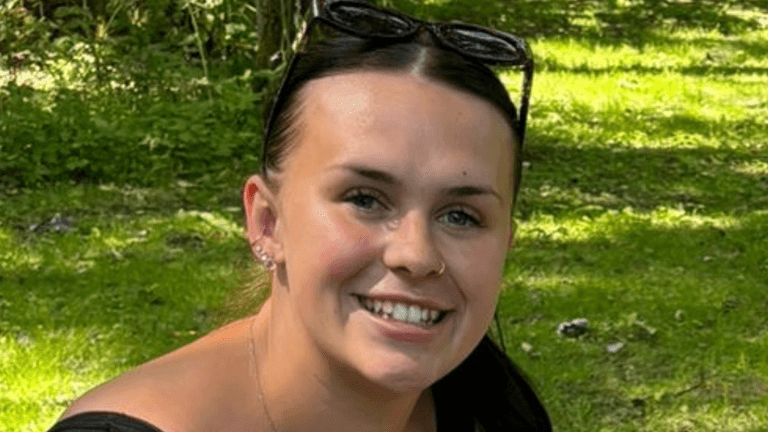 Symptoms of kyphosis as mum says condition means she can’t play with her son