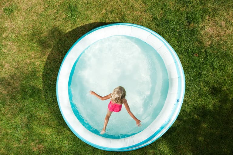 Super simple trick to keep paddling pool clean when your kid isn’t using it Super simple trick to keep paddling pool clean when your kid isn’t using it