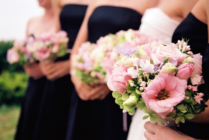 This bride wants to ‘uninvite’ her bridesmaid for dyeing her hair pink before the wedding This bride wants to ‘uninvite’ her bridesmaid for dyeing her hair pink before the wedding