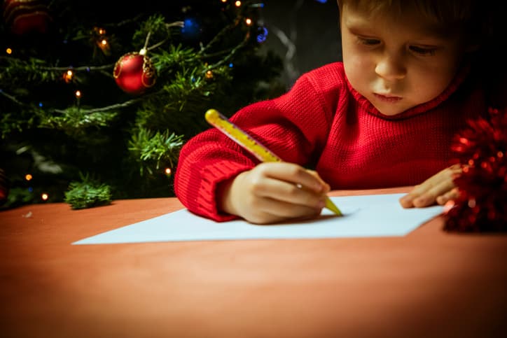 This boy absolutely skewered Santa in his Christmas letter This boy absolutely skewered Santa in his Christmas letter