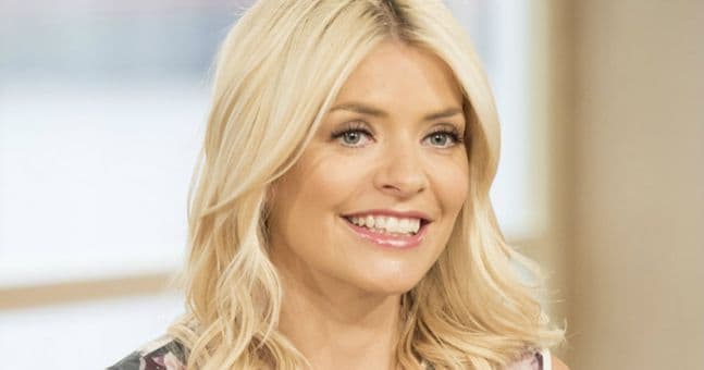 Holly Willoughby’s Debenhams skirt is the ultimate workwear piece Holly Willoughby’s Debenhams skirt is the ultimate workwear piece
