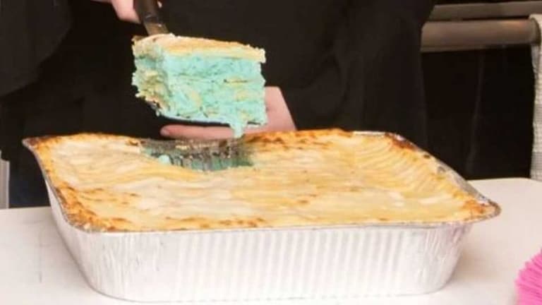 You can now get a ‘gender reveal lasagna’ and it looks really unappetising You can now get a ‘gender reveal lasagna’ and it looks really unappetising