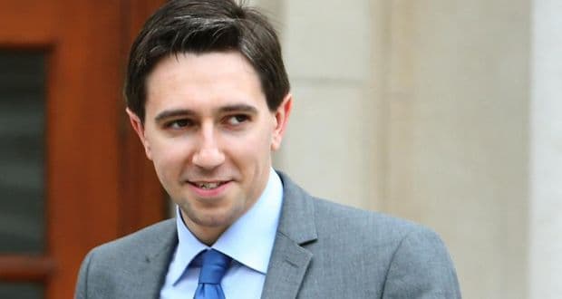 Simon Harris pledges to provide free laptops to third level students Simon Harris pledges to provide free laptops to third level students