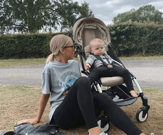 Rosie Connolly attempting to get a picture with her 1 year old is all kinds of cute Rosie Connolly attempting to get a picture with her 1 year old is all kinds of cute