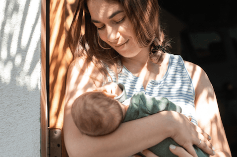 5 simple and thoughtful ways to support a friend who just had a baby