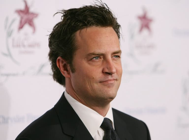 Matthew Perry will offer a “behind the scenes” look at Friends in new book Matthew Perry will offer a “behind the scenes” look at Friends in new book