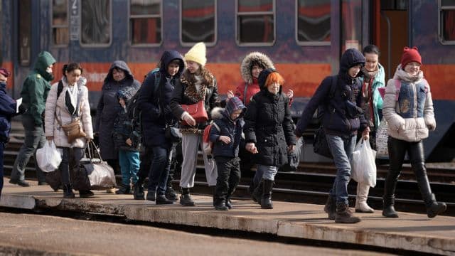 Government approves €400 monthly payment for households who take in Ukrainian refugees Government approves €400 monthly payment for households who take in Ukrainian refugees