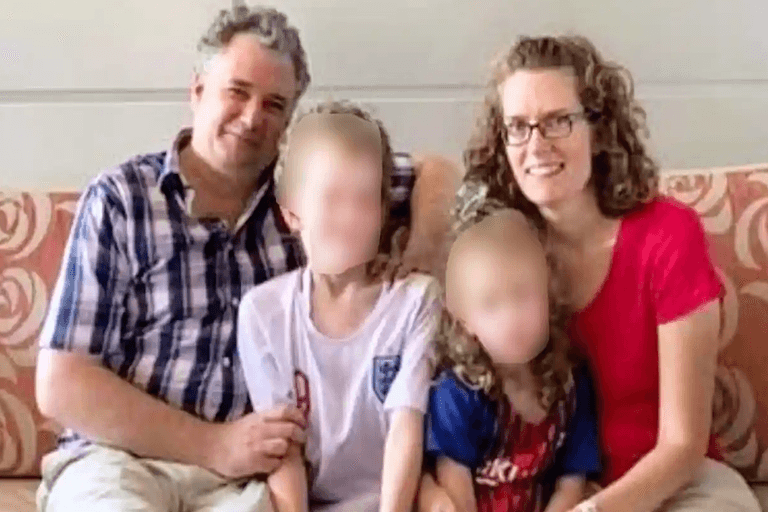 Midwife tragically dies in front of her children on flight Midwife tragically dies in front of her children on flight