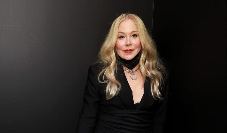 Christina Applegate to change career path following multiple sclerosis diagnosis Christina Applegate to change career path following multiple sclerosis diagnosis