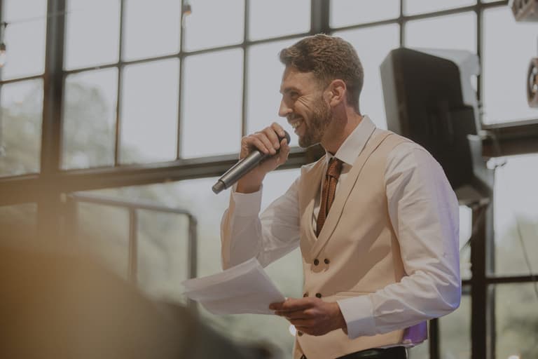 Bride’s affair with best man exposed during groom’s wedding speech Bride’s affair with best man exposed during groom’s wedding speech