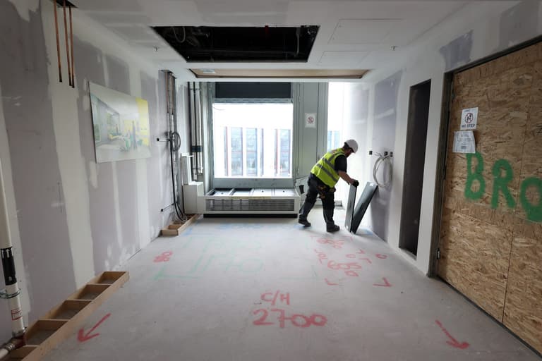 ‘Almost half’ of theatres at new children’s hospital need work ‘Almost half’ of theatres at new children’s hospital need work