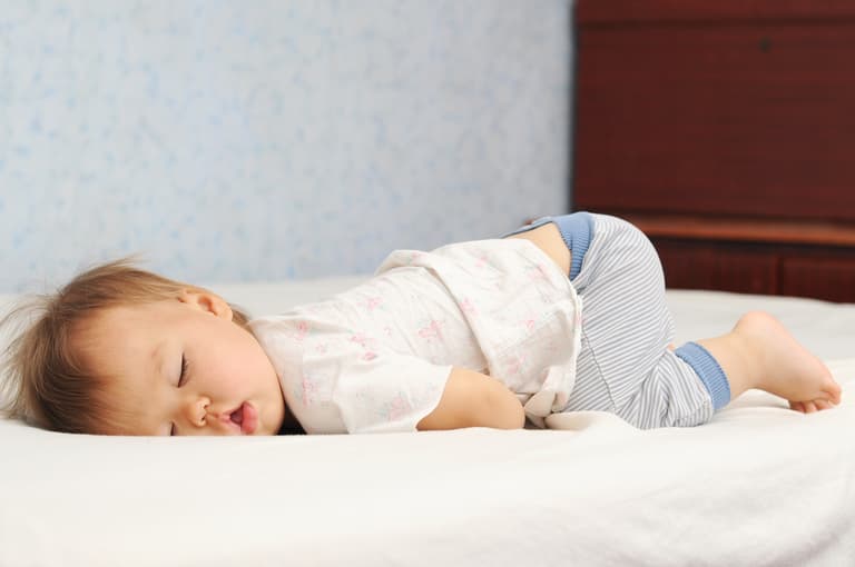 There’s a reason why babies love sleeping with their bum in the air and it’s adorable There’s a reason why babies love sleeping with their bum in the air and it’s adorable