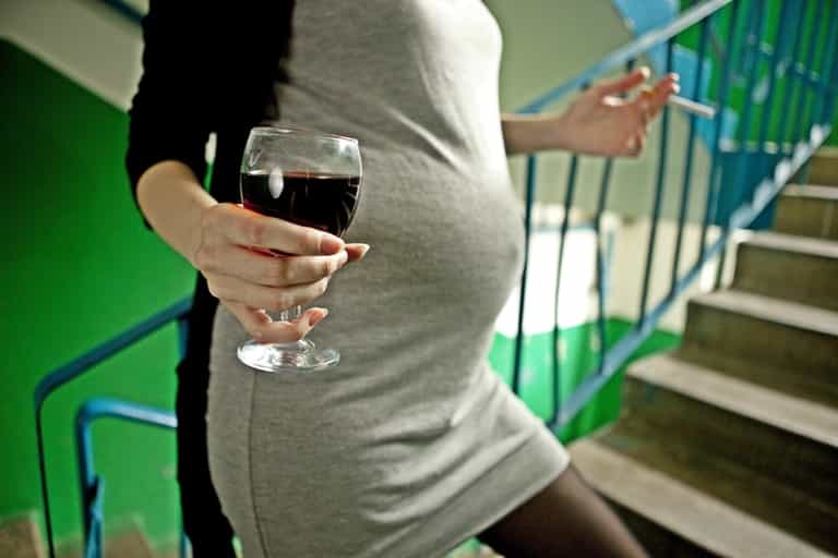 13% of women continue to smoke during pregnancy, despite doctor warnings 13% of women continue to smoke during pregnancy, despite doctor warnings