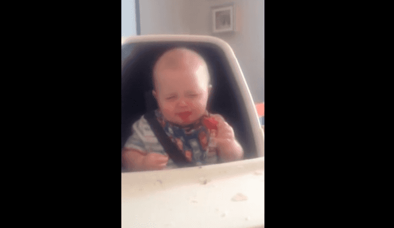 WATCH: Irish baby perseveres with a strawberry – it’s sweet and sour WATCH: Irish baby perseveres with a strawberry – it’s sweet and sour