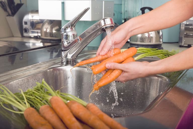 Fluoride in drinking water linked to thyroid issues, weight gain AND depression Fluoride in drinking water linked to thyroid issues, weight gain AND depression