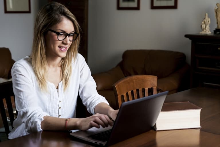 College student quizzes mum about what people did before email and it’s gas College student quizzes mum about what people did before email and it’s gas