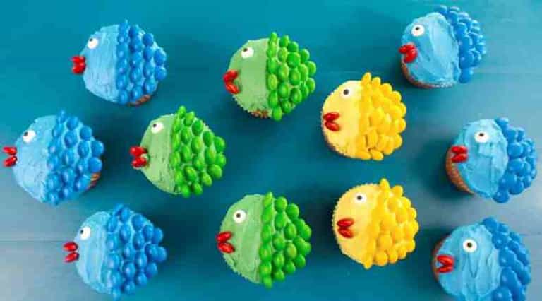 Cutesy cake decorating to entertain the littlies Cutesy cake decorating to entertain the littlies