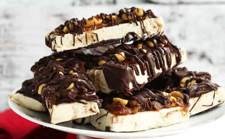 Kitchen Hacks: These vegan snickers ice cream bars are way healthier than they look! Kitchen Hacks: These vegan snickers ice cream bars are way healthier than they look!