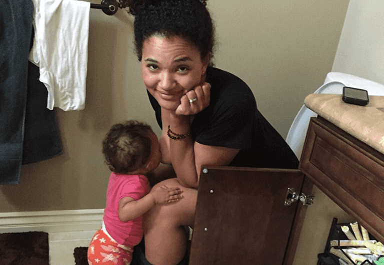 This candid photo of a mum and her baby sparks debate This candid photo of a mum and her baby sparks debate