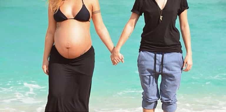 This lesbian couple’s adorable pregnancy photos have gone viral This lesbian couple’s adorable pregnancy photos have gone viral