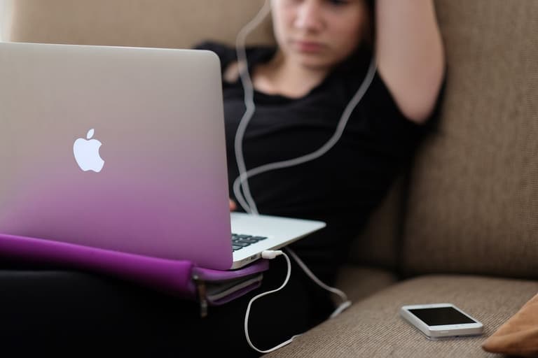 Child psychologist David Carey on cyberbullying – what do we really know? Child psychologist David Carey on cyberbullying – what do we really know?